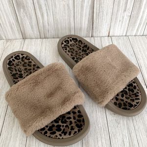 Hey Dude Women’s Peggy/Cheetah Print Slides Sandal Slip On’s US Size 6